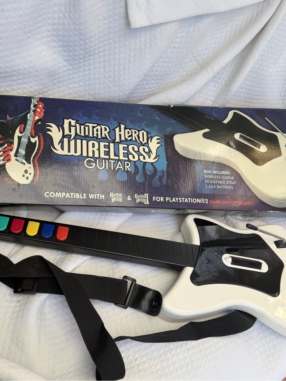 Guitar Hero Wireless PS2 Guitar with Original Box & Strap - No Dongle